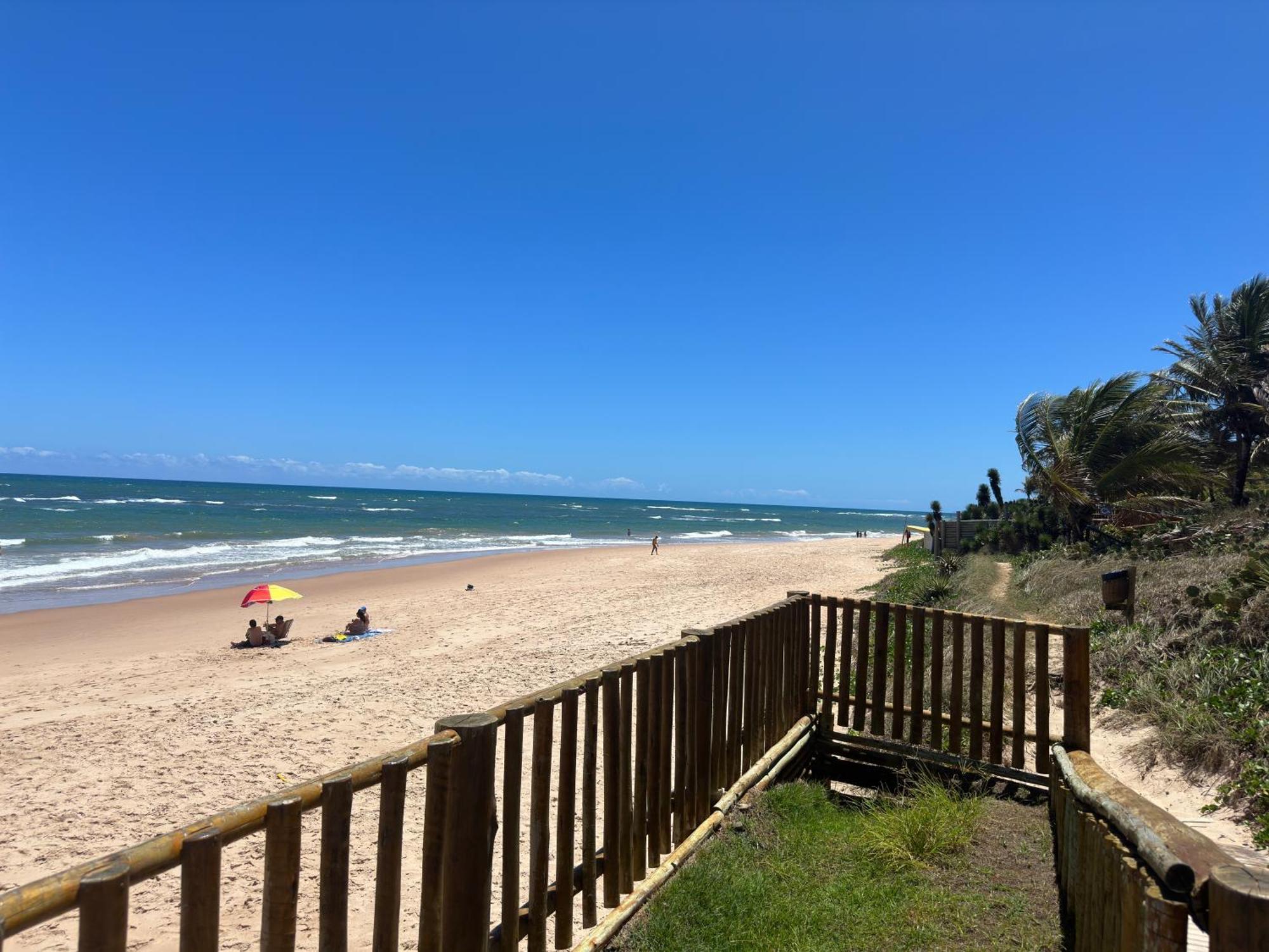 Flat Guarajuba 4 Quartos Terreo A Beira Mar - Pe Na Areia - Governanca Com Arrumadeira E Wi Fi Inclusos Camassari Dış mekan fotoğraf